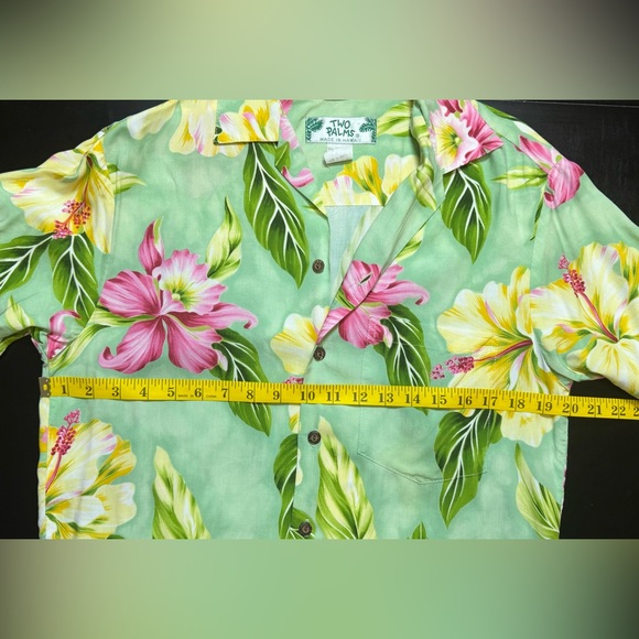 Vibrant Floral Men's Hawaiian Button Down Shirt - Picture 4 of 5